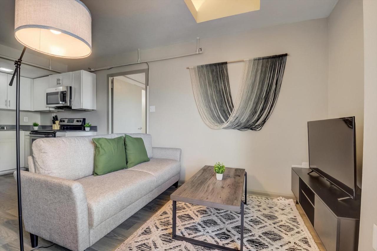 Frontdesk Vue At 3Rd St Apts Downtown Луисвилл Номер фото
